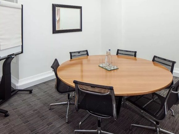 ​28 Grosvenor Street meeting room